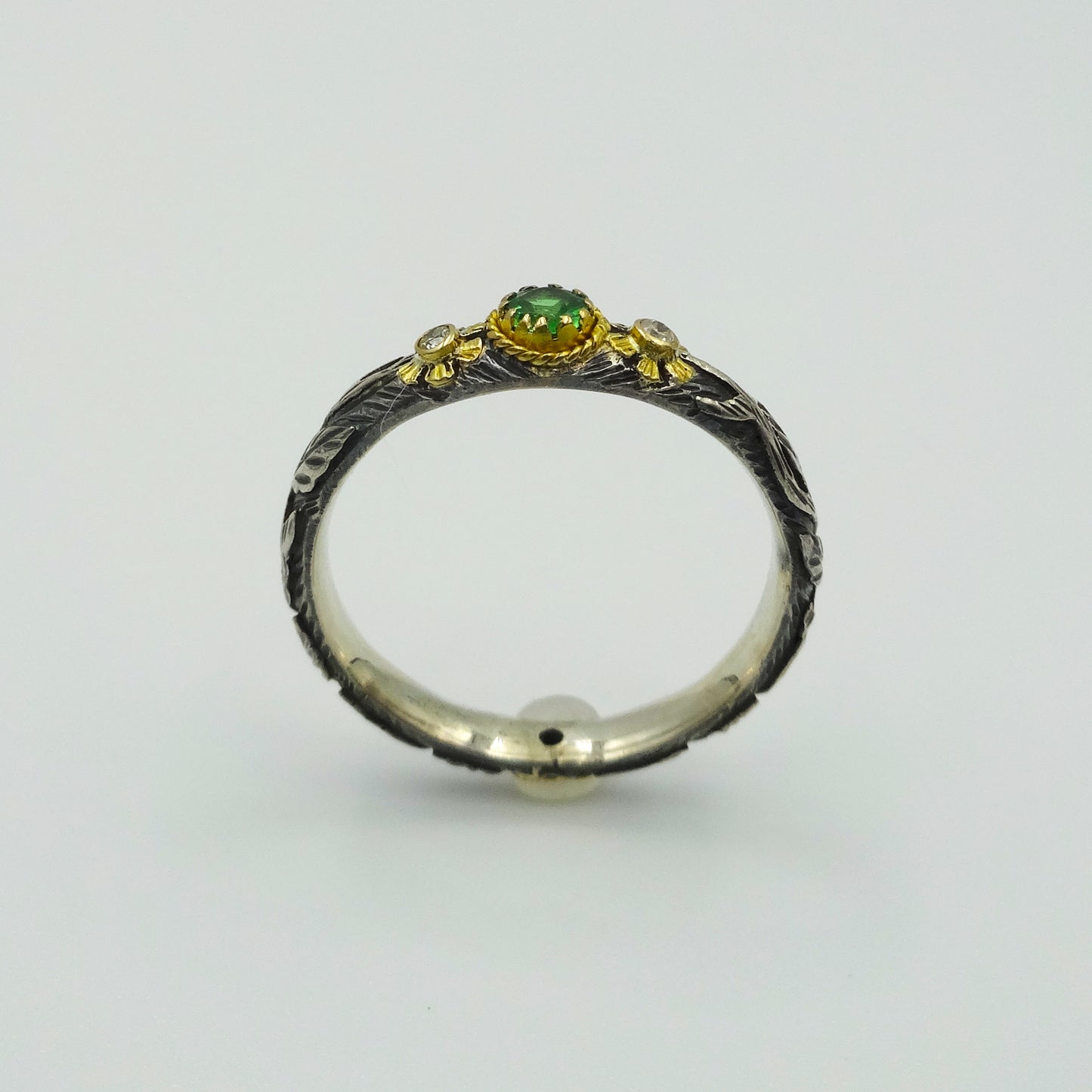 "Glamorous Fusion: Exquisite Gold and Silver Ring with Tsavorite and Diamonds"