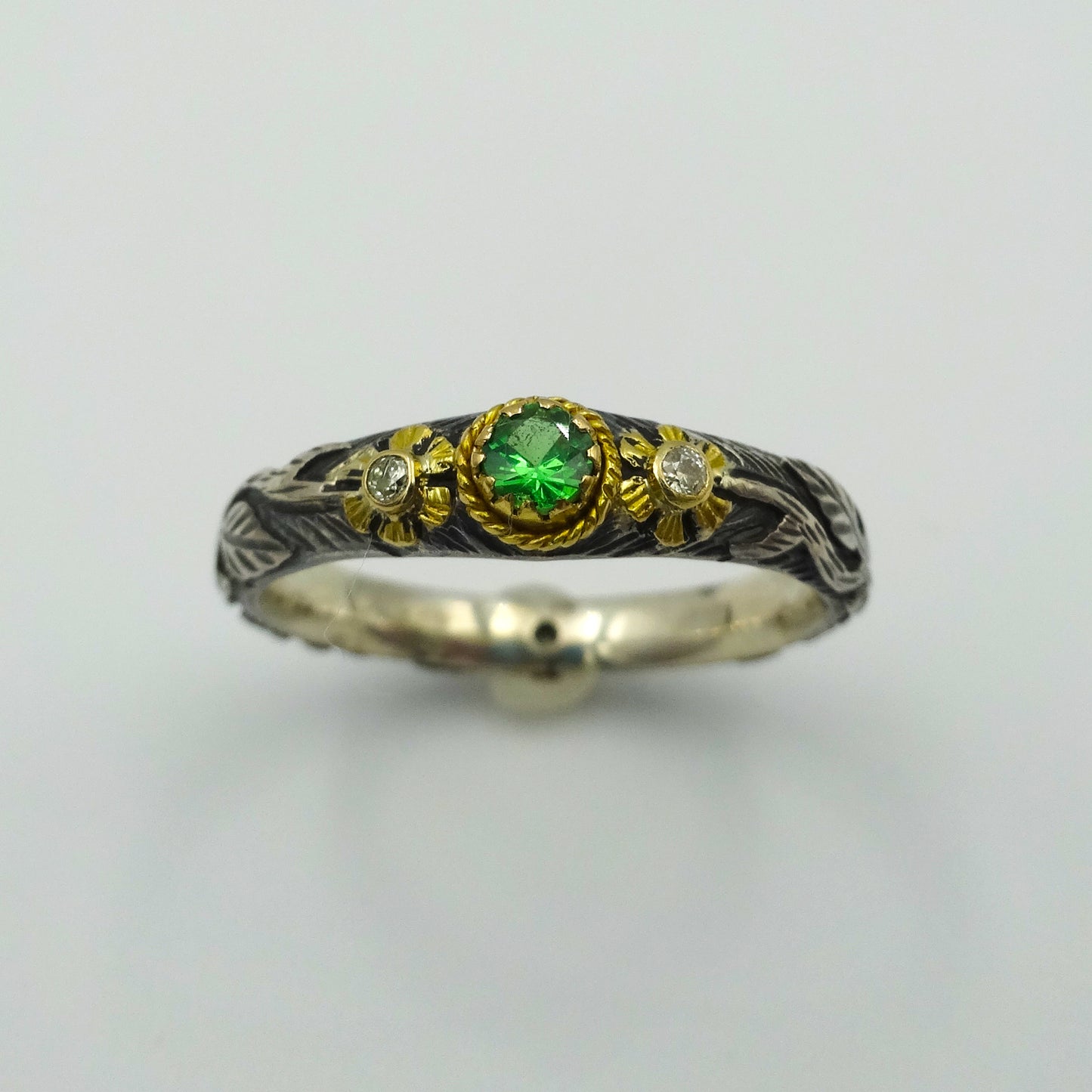 "Glamorous Fusion: Exquisite Gold and Silver Ring with Tsavorite and Diamonds"