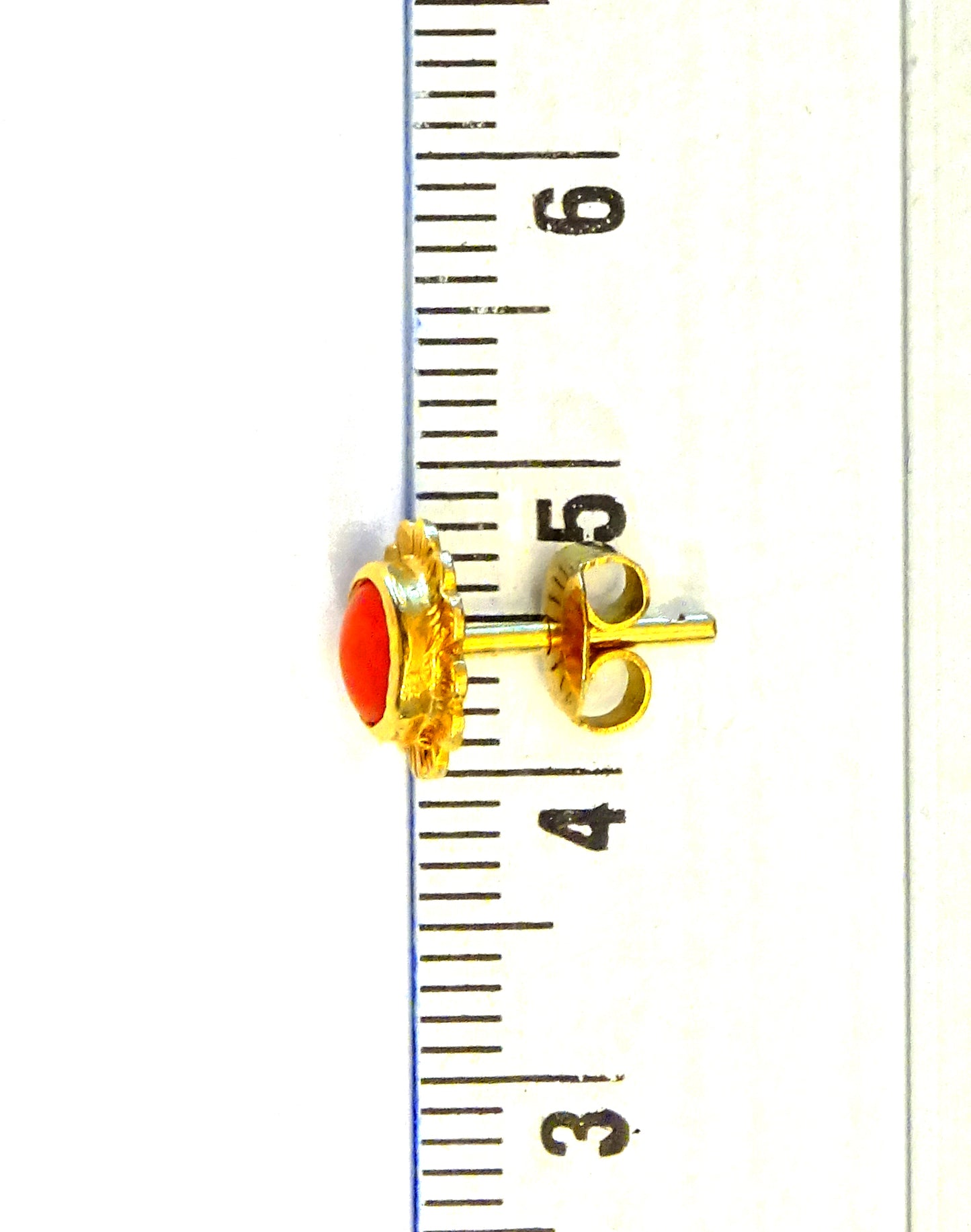 18k gold stud earring with gemstones red coral set in a flower shape