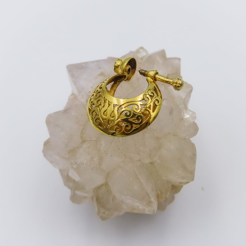 18K Gold Filigree Single Drop Earring with Emerald Accent and trisul