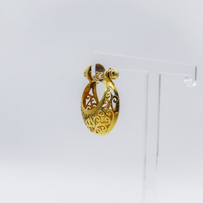 18k gold single earring , engraving set with Emerald