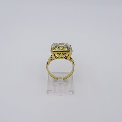 Lustrous Radiance: Stunning 18K Gold Ring with Golden Lemon Topaz