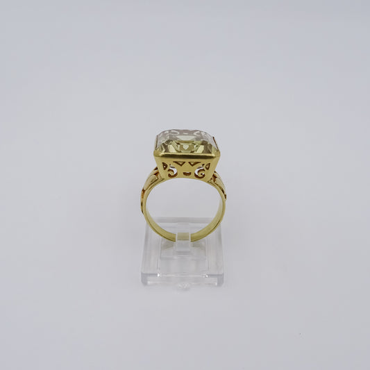 Lustrous Radiance: Stunning 18K Gold Ring with Golden Lemon Topaz