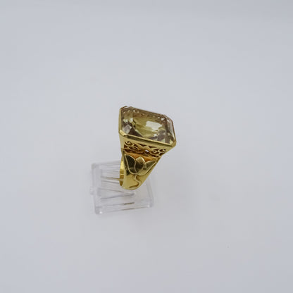 Lustrous Radiance: Stunning 18K Gold Ring with Golden Lemon Topaz