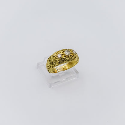 18k gold ring with three diamonds