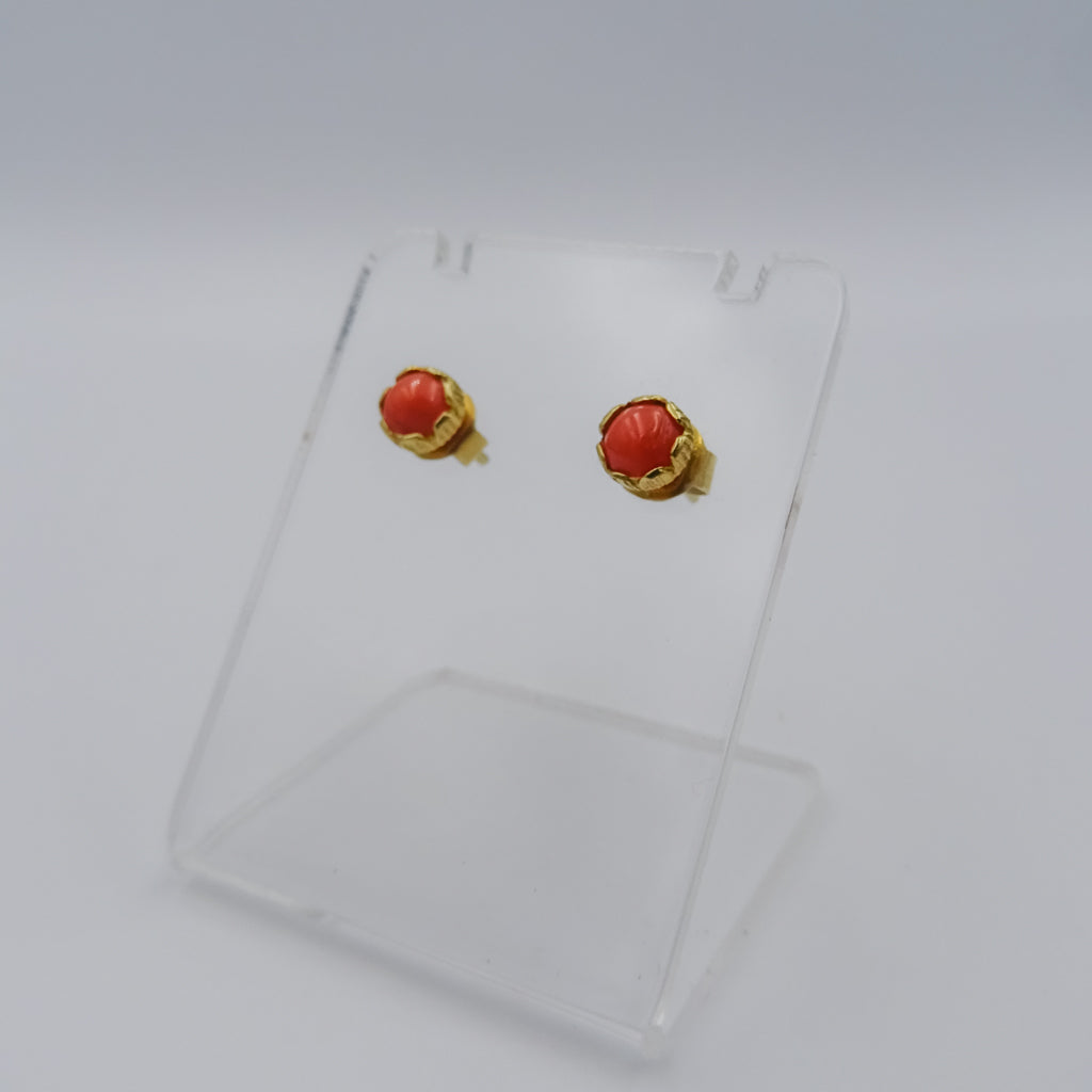 18k gold studs earrings with gemstones red coral set in a flower shape