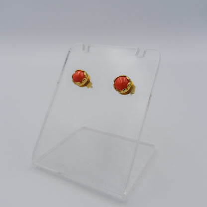18k gold studs earrings with gemstones red coral set in a flower shape