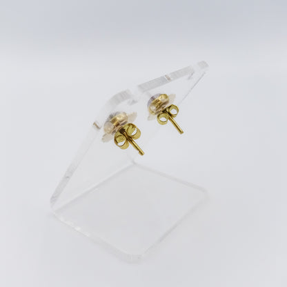 18k gold stud earring with gemstones Sugilite set in a flower shape