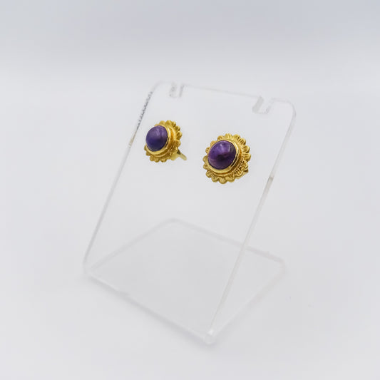 18k gold stud earring with gemstones Sugilite set in a flower shape