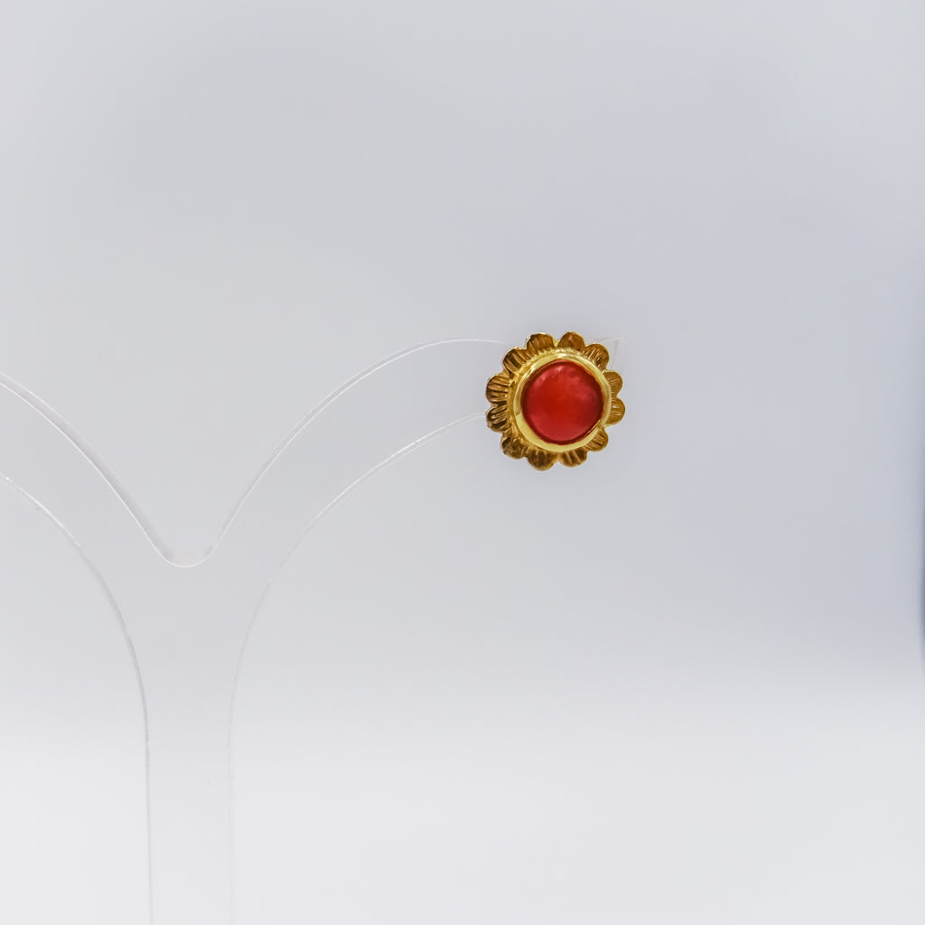 Single 18k gold stud earring with gemstones red coral set in a flower shape