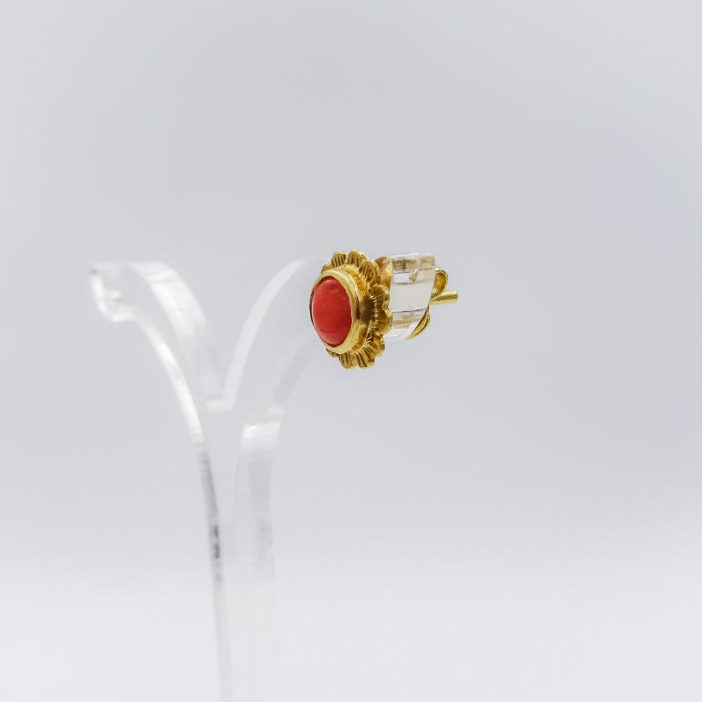 Single 18k gold stud earring with gemstones red coral set in a flower shape