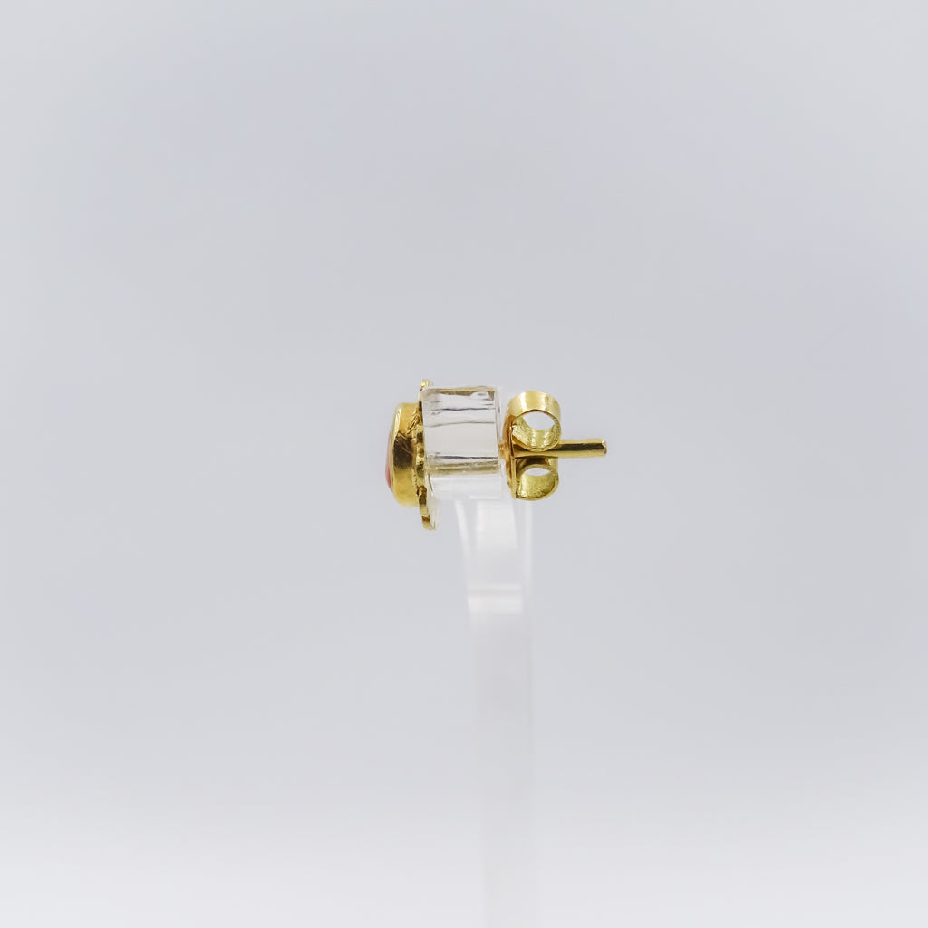 Single 18k gold stud earring with gemstones red coral set in a flower shape