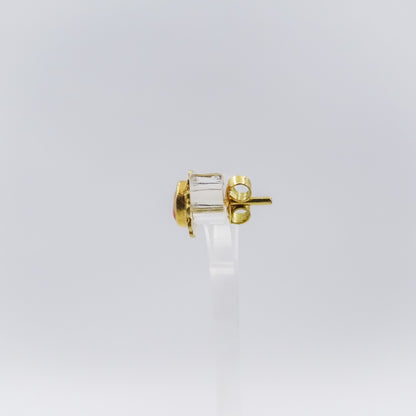 Single 18k gold stud earring with gemstones red coral set in a flower shape
