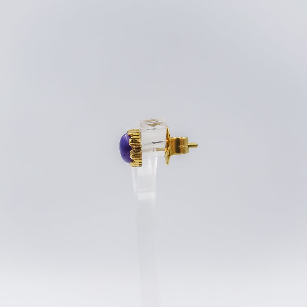 single 18k gold stud earring with gemstones Sugilite set in a flower shape