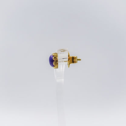 single 18k gold stud earring with gemstones Sugilite set in a flower shape