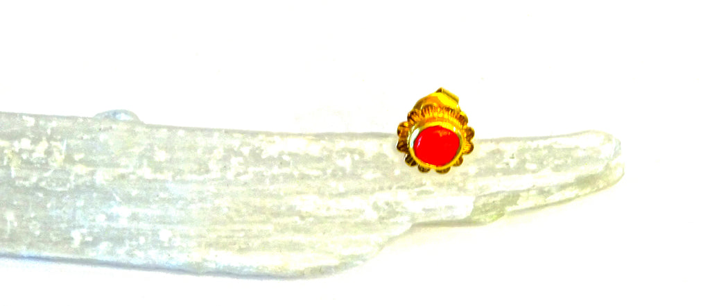 18k gold stud earring with gemstones red coral set in a flower shape