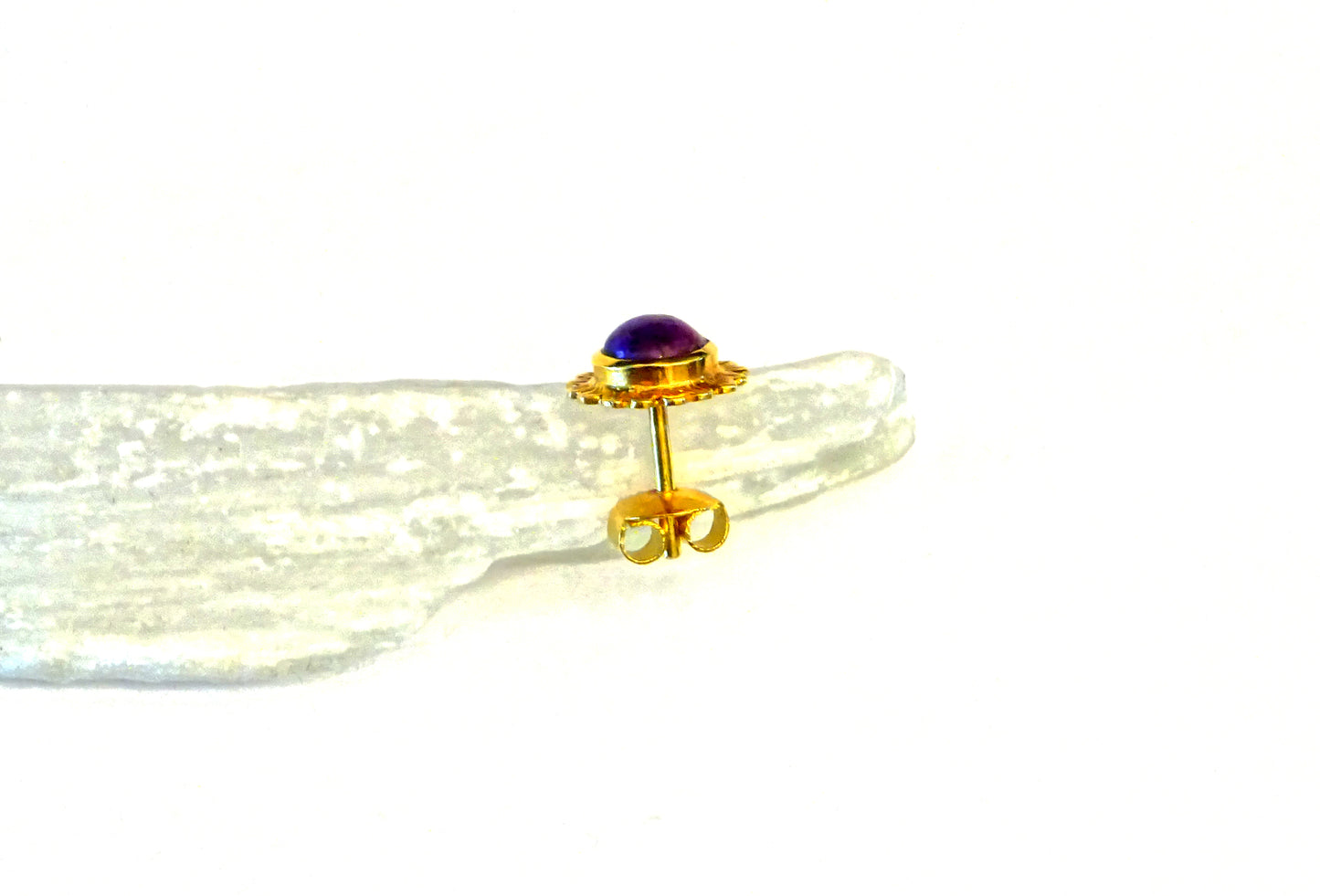 18k gold stud earring with gemstones Sugilite set in a flower shape L